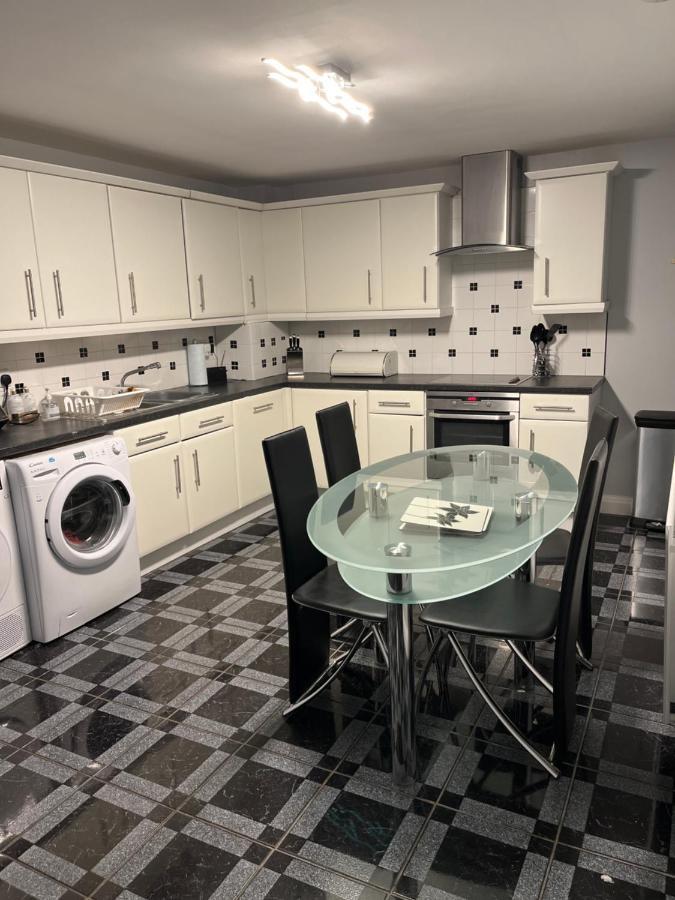 The Farm House Modern Spacious 2 Bedroom Home At Tong Road Leeds Perfect For Contractors Free Secure Parking Pudsey Exterior foto
