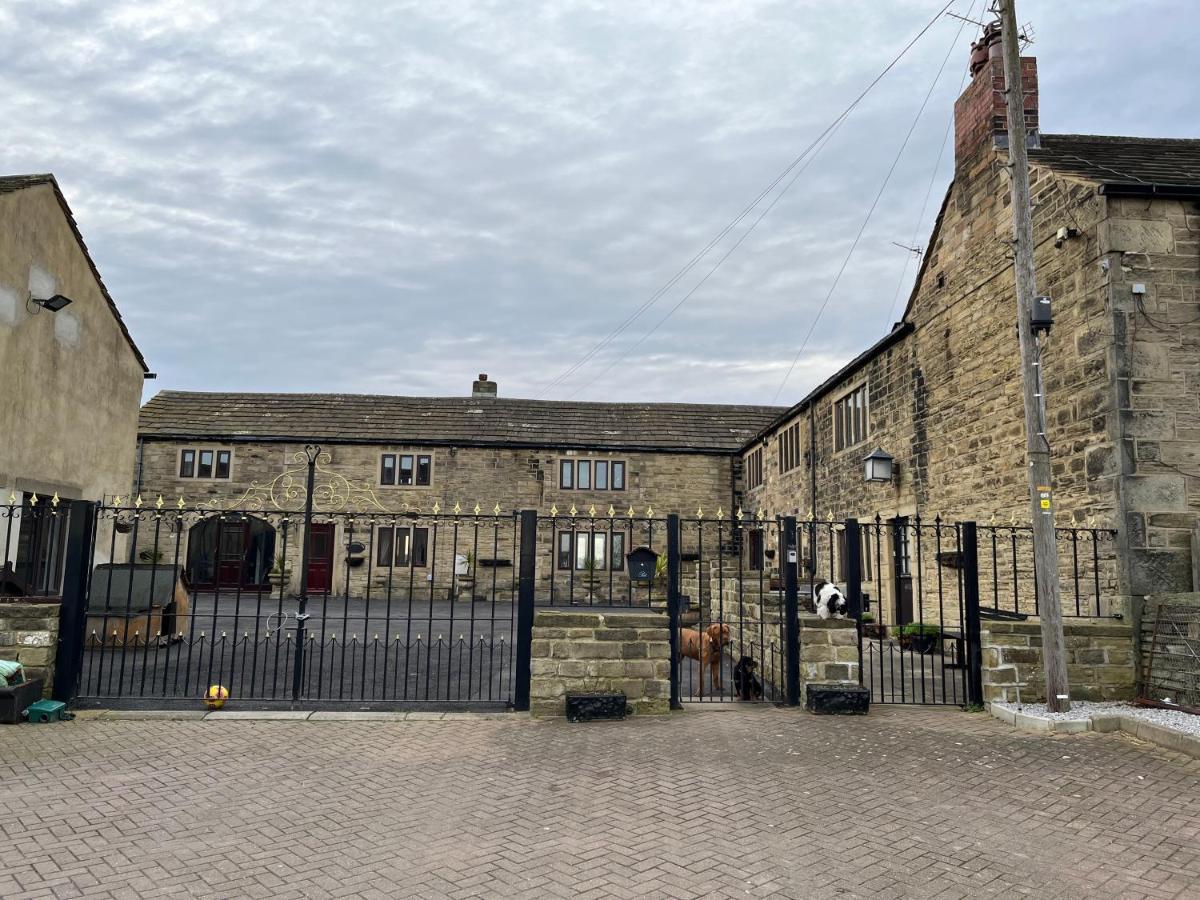 The Farm House Modern Spacious 2 Bedroom Home At Tong Road Leeds Perfect For Contractors Free Secure Parking Pudsey Exterior foto